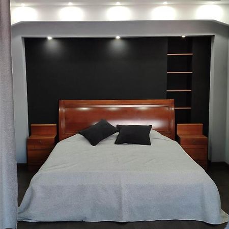 Apartment on Nazarbayeva 77 Almati Kültér fotó