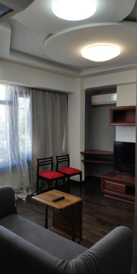 Apartment on Nazarbayeva 77 Almati Kültér fotó