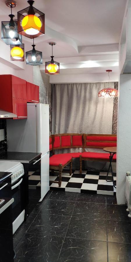 Apartment on Nazarbayeva 77 Almati Kültér fotó