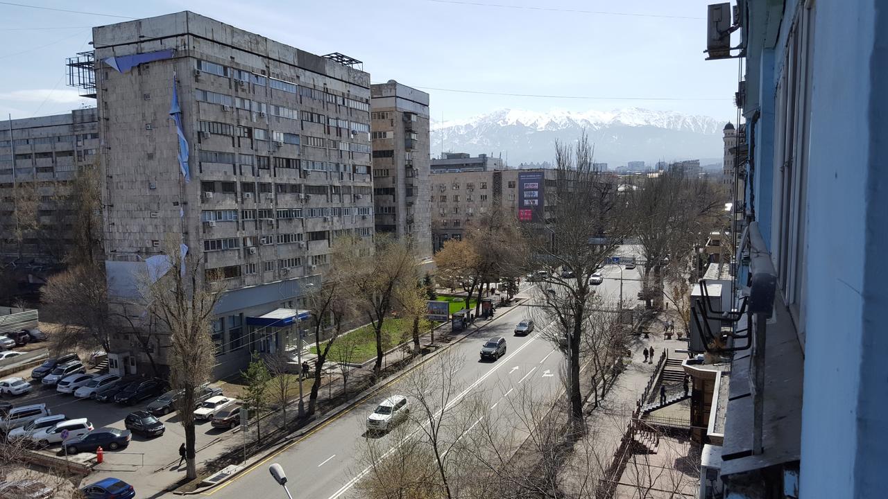 Apartment on Nazarbayeva 77 Almati Kültér fotó