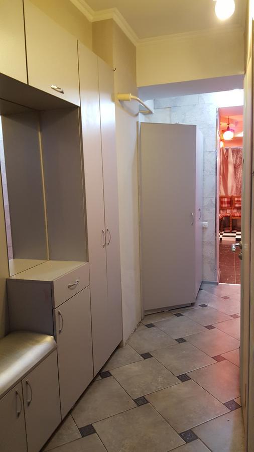 Apartment on Nazarbayeva 77 Almati Kültér fotó