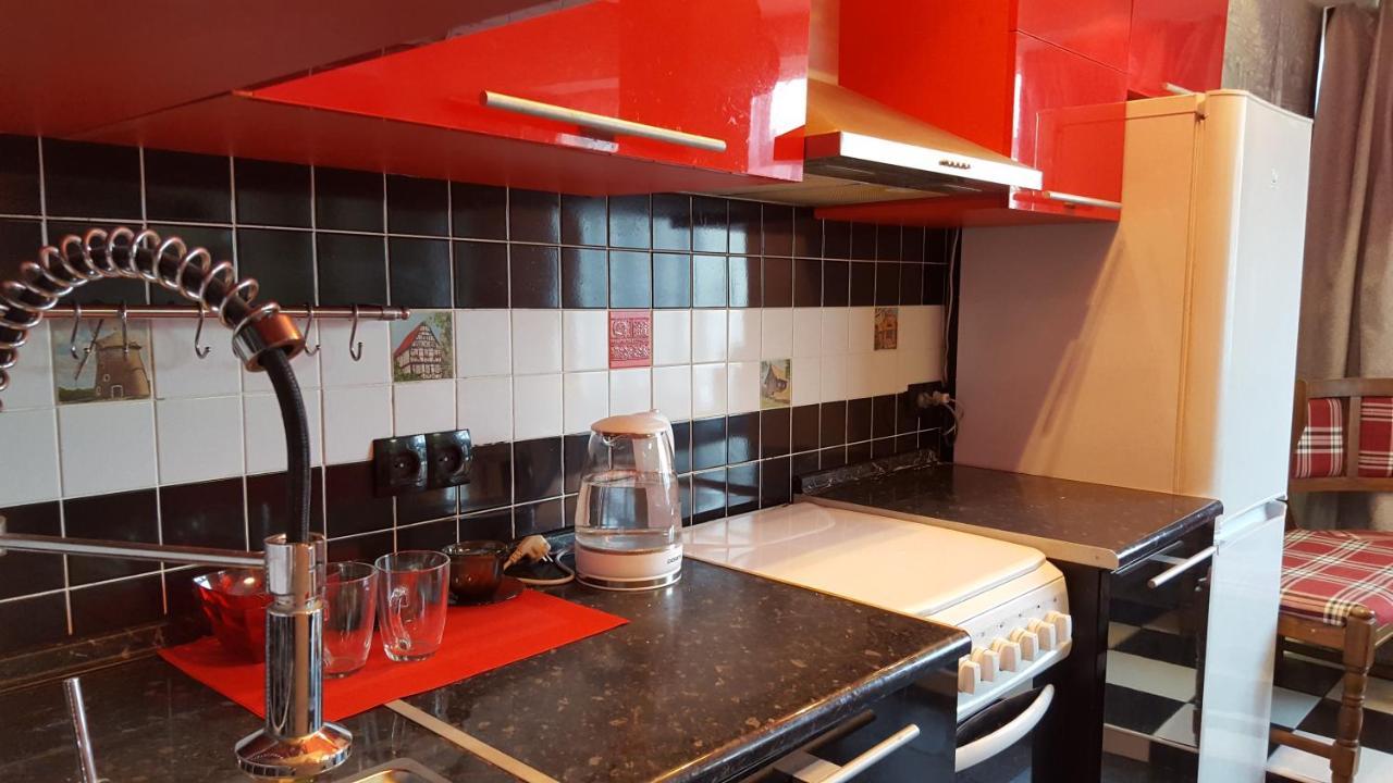 Apartment on Nazarbayeva 77 Almati Kültér fotó