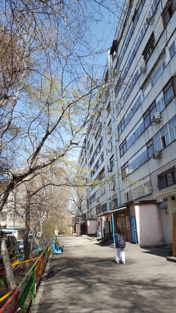 Apartment on Nazarbayeva 77 Almati Kültér fotó