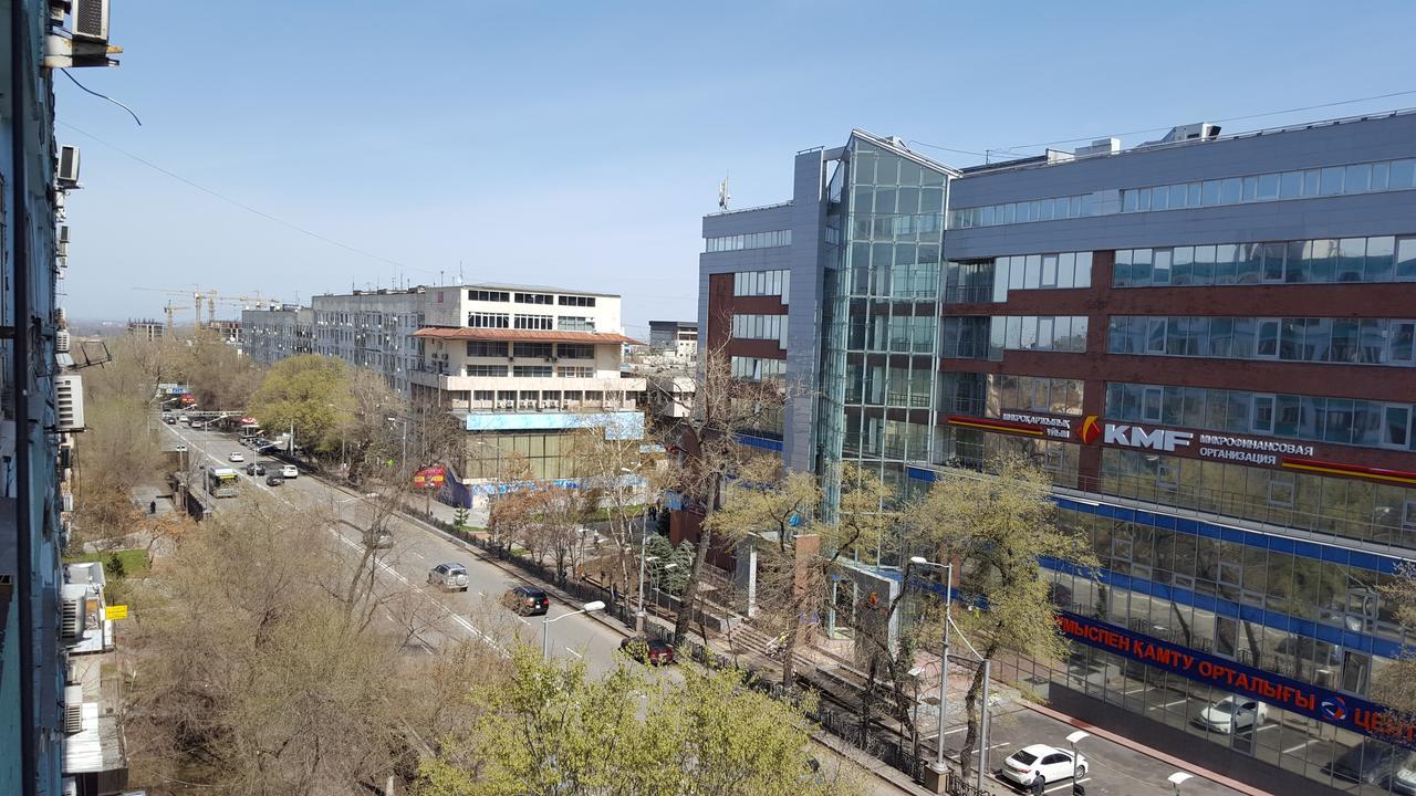 Apartment on Nazarbayeva 77 Almati Kültér fotó