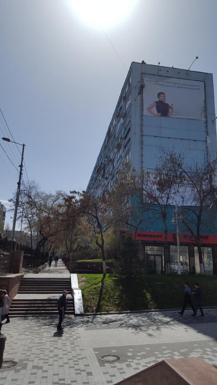 Apartment on Nazarbayeva 77 Almati Kültér fotó